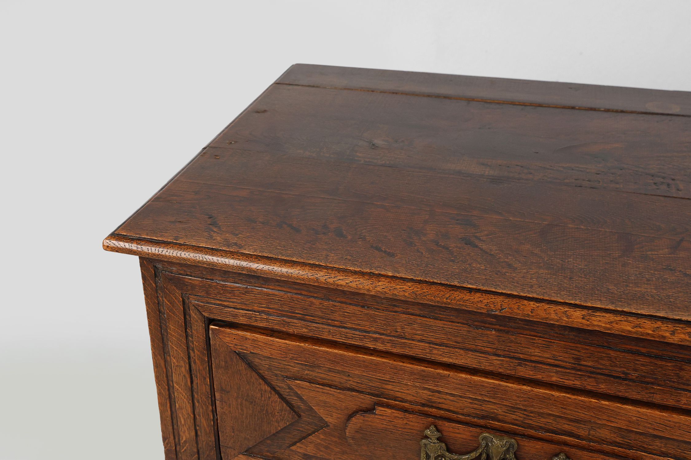 Antique hand crafted en carved chest of drawers in oak, ca. 1800 thumbnail